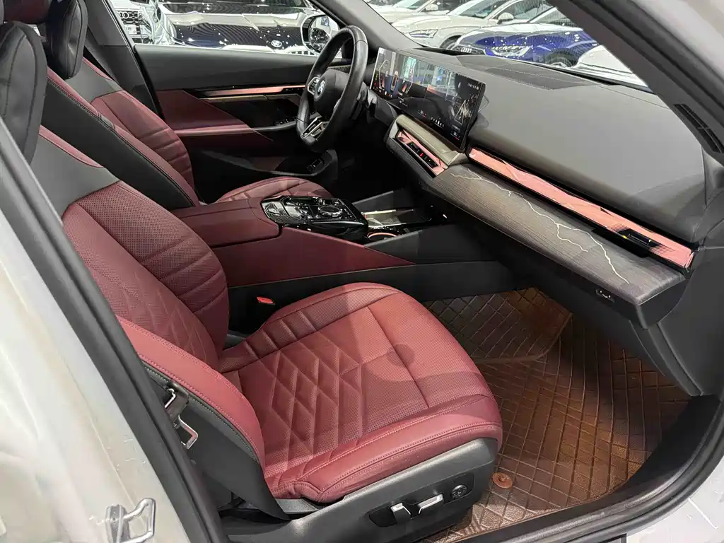 BMW 5 Series 2025 530Li Exclusive M Sports Package купить на сайте DeffCars