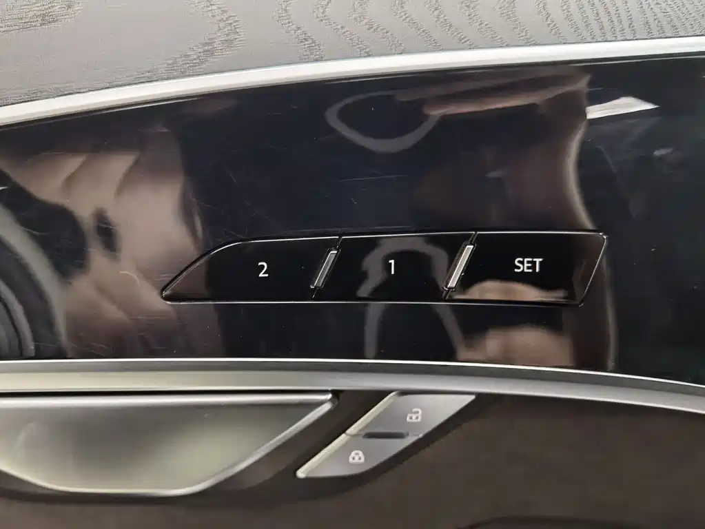 Audi A8 2023 A8L 50 TFSI quattro Premium Selection купить на сайте DeffCars