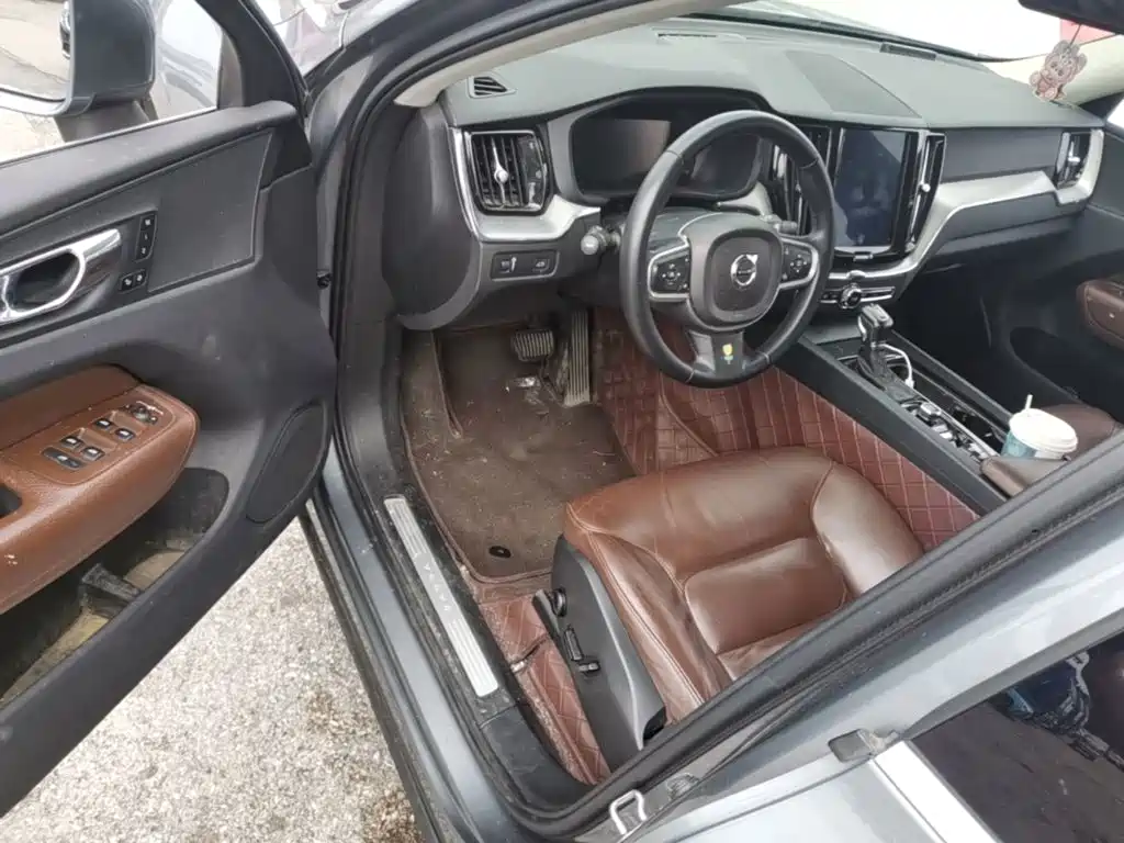 Volvo XC60 2019 T5 4WD Zhiyi Edition National V купить на сайте DeffCars