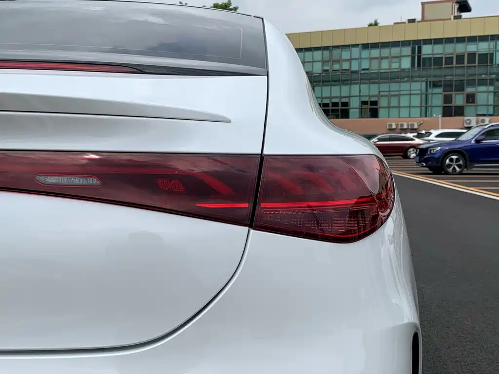 Mercedes EQE 2022 350 Luxury Edition купить на сайте DeffCars