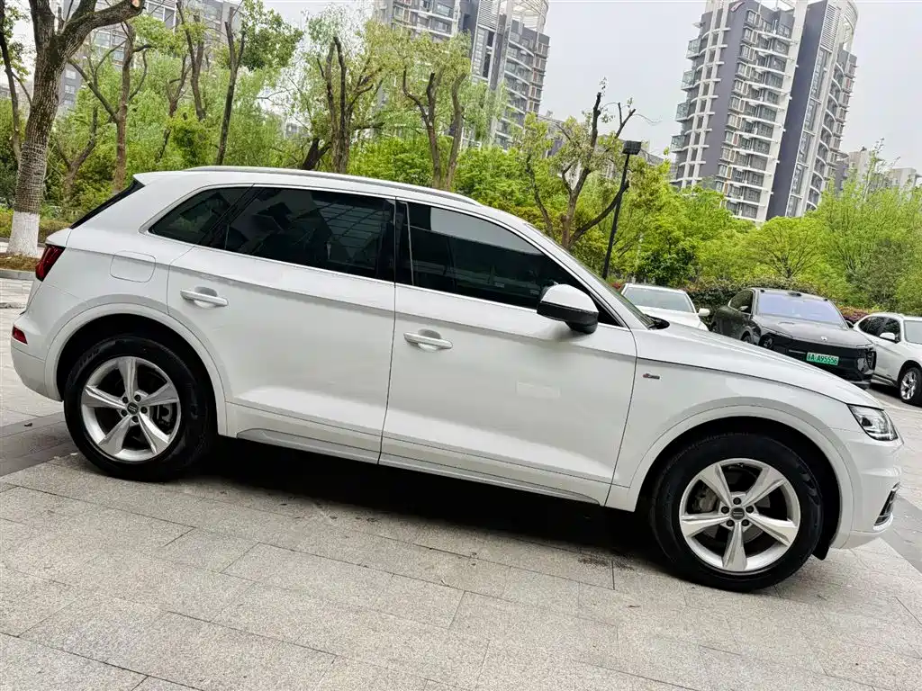 Audi Q5L 2020 facelift 40 TFSI Honorable and enterprising model купить на сайте DeffCars