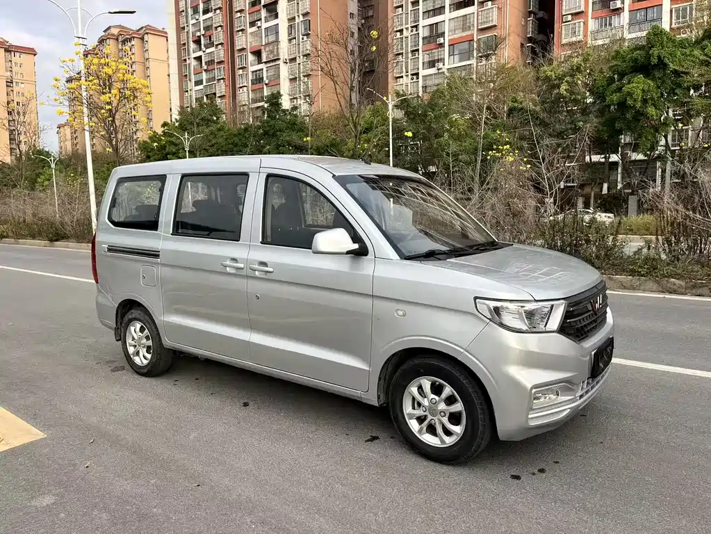 Wuling Hongguang V 2019 1.5L standard L2B купить на сайте DeffCars