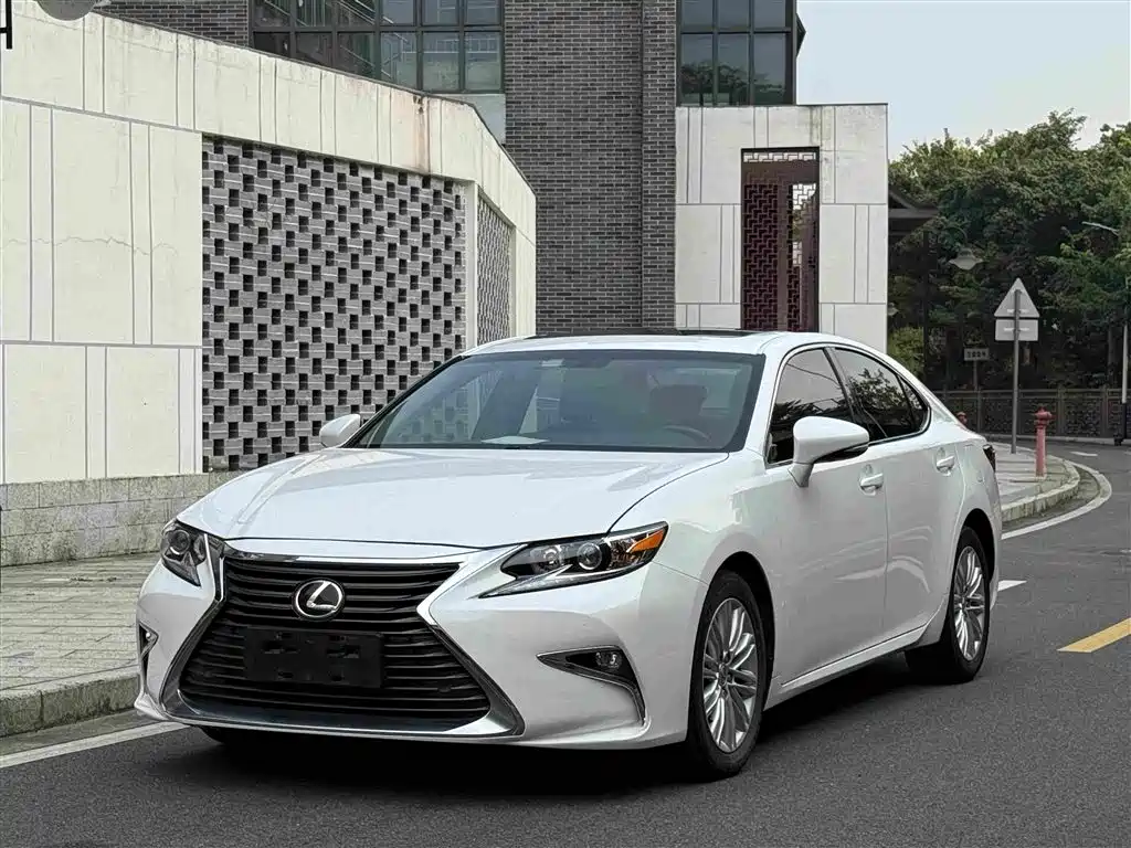 Lexus ES 2015 200 Elite Edition купить на сайте DeffCars
