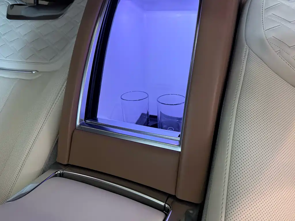 Range Rover 2023 4.4 V8 SV Honor Creation Extended Edition купить на сайте DeffCars
