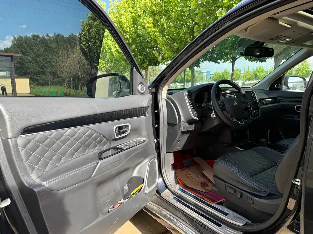 Outlander 2021 2.4L four-wheel drive exclusive version 7 seats купить на сайте DeffCars
