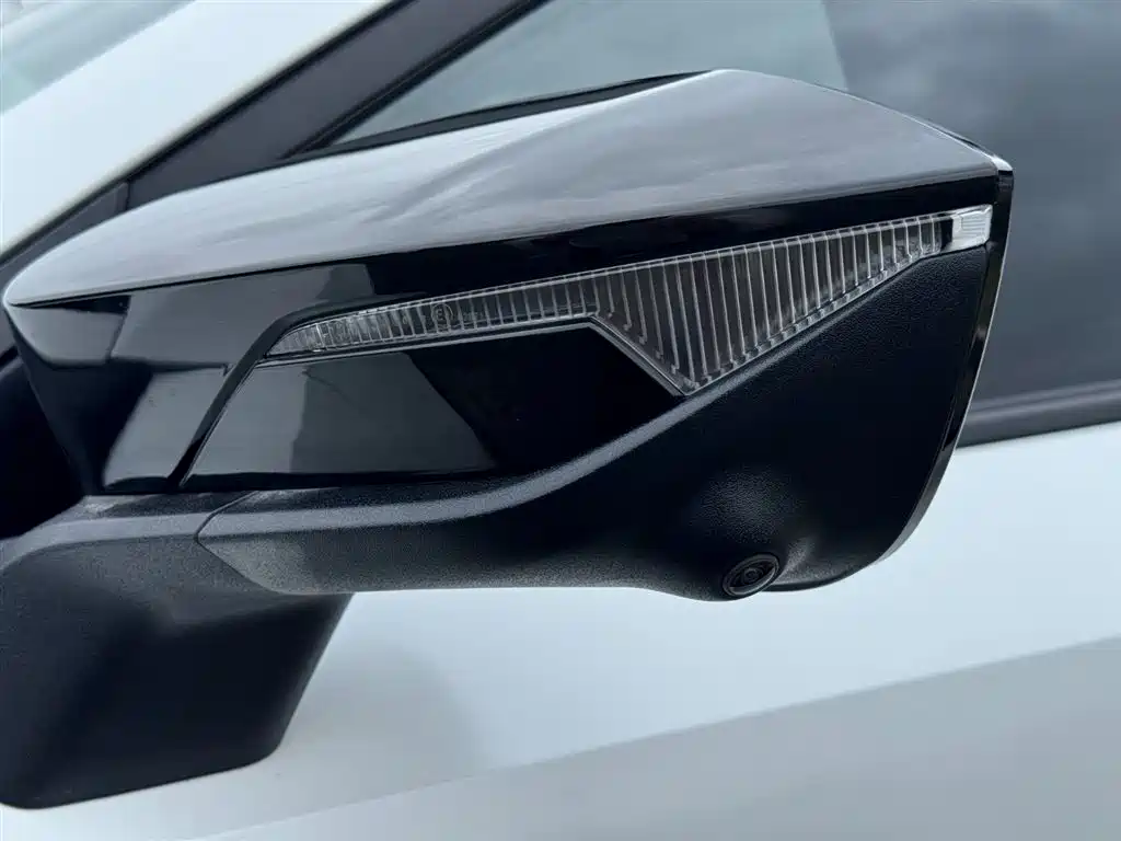 Changan UNI-V 2023 1.5T premium model купить на сайте DeffCars