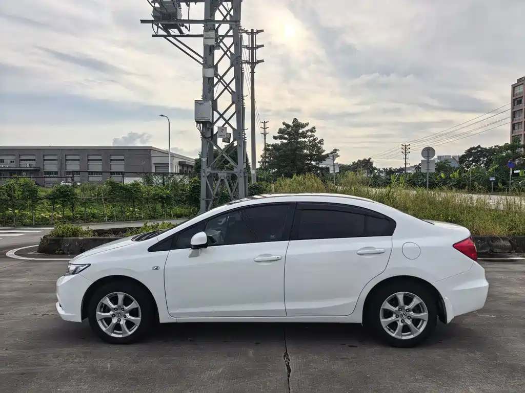 Civic 2013 10th Anniversary 1.8L Automatic Comfort Edition купить на сайте DeffCars