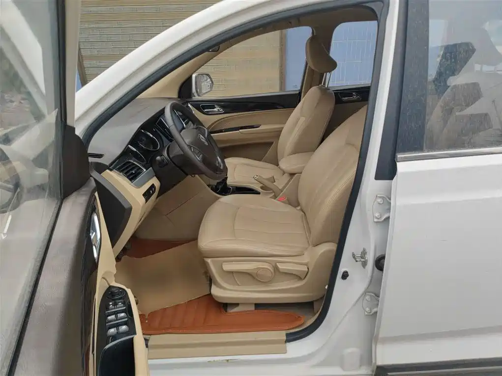 Baojun 730 2016 1.5L manual comfort type 7 seats National V купить на сайте DeffCars