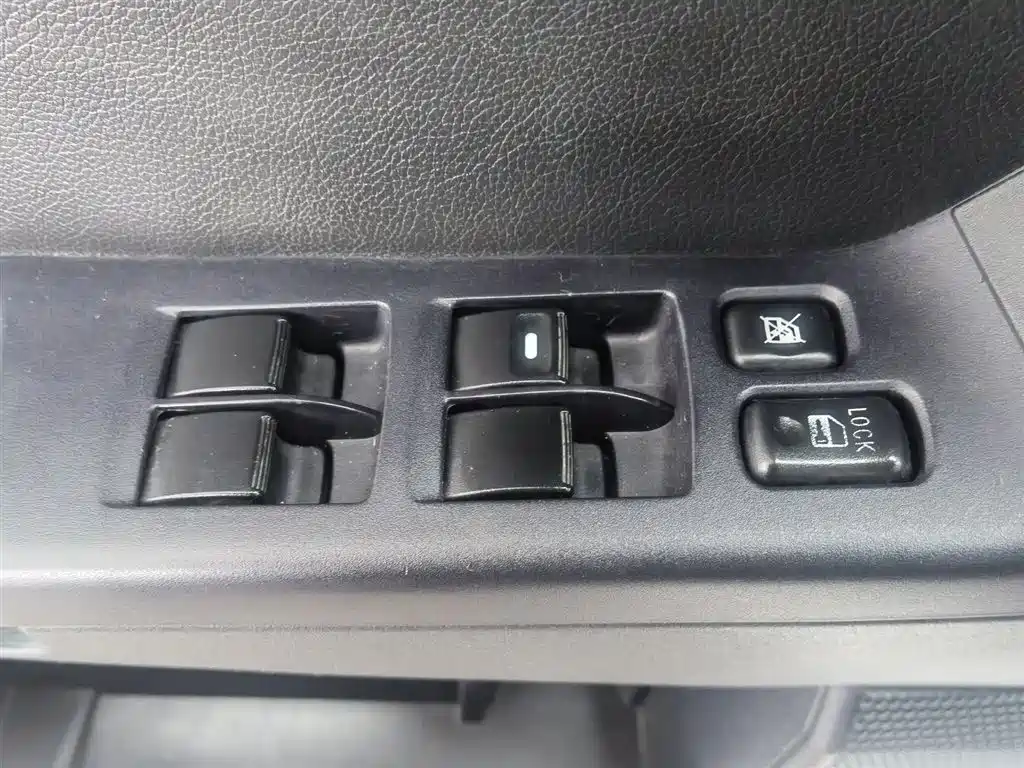 Yishen 2010 Zhishang Edition 1.8L Manual Luxury Type купить на сайте DeffCars