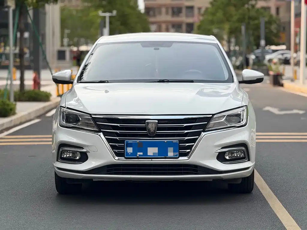 Roewe i5 2019 1.5L Manual 4G Internet Langue Edition купить на сайте DeffCars