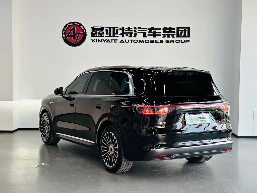 Wenjie M8 2025 extended range Max+ version 53.4kWh 6-seater version 192-line lidar) купить на сайте DeffCars