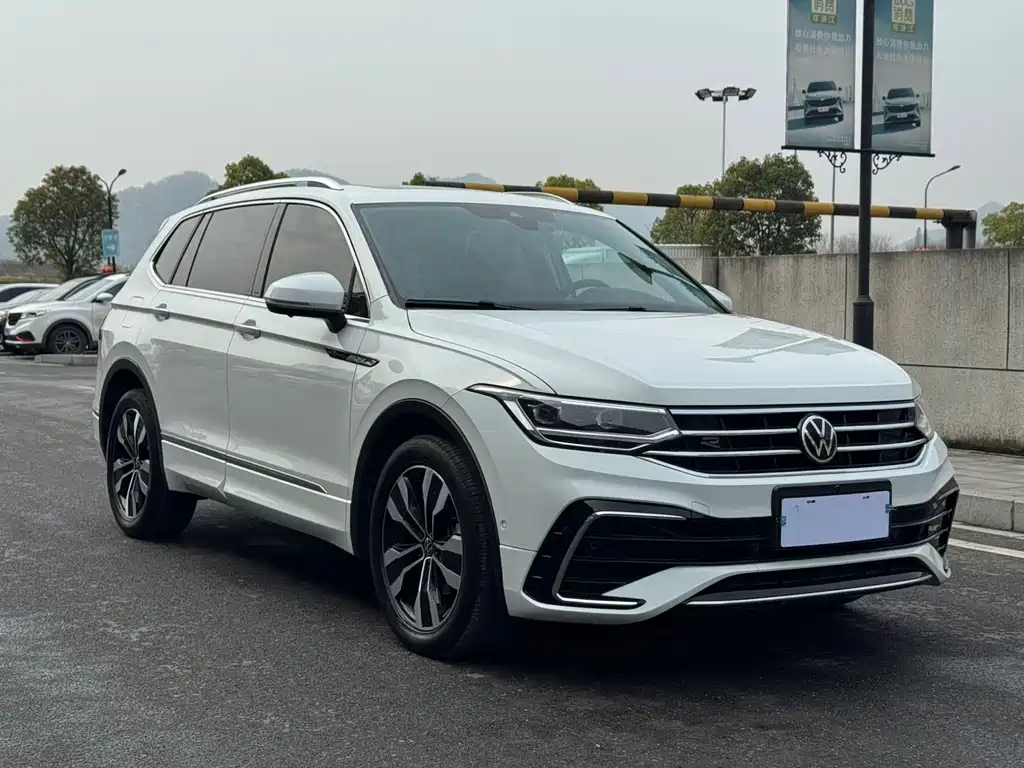 Tiguan L 2023 330TSI automatic two-wheel drive R-Line version купить на сайте DeffCars