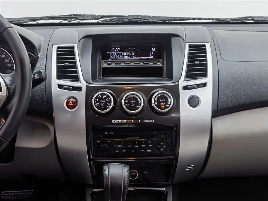 Pajero Jinchang 2013 3.0L automatic four-wheel drive executive version купить на сайте DeffCars