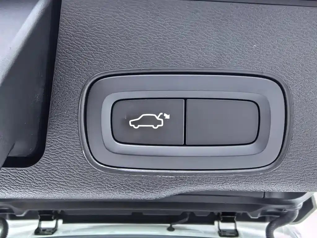 Volvo XC60 2026 B5 four-wheel drive Zhiyi Luxury Edition купить на сайте DeffCars