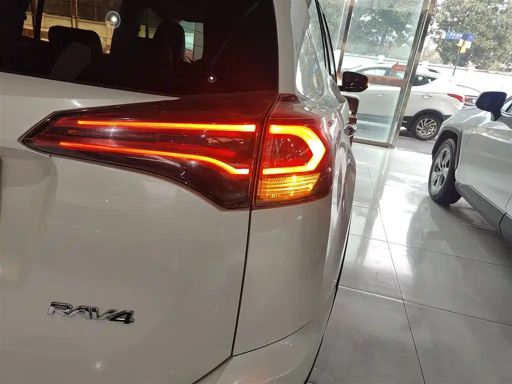 RAV4 Rongfang 2016 2.0L CVT two-wheel drive comfort version National V купить на сайте DeffCars