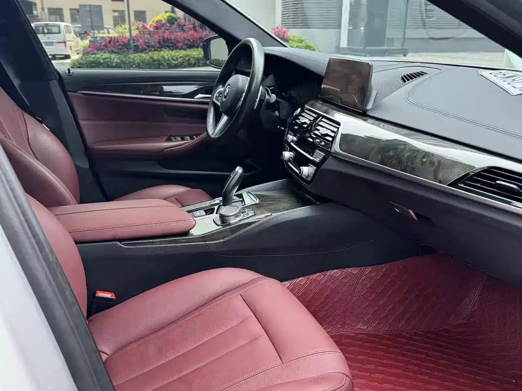 BMW 5 Series 2019 530Li Leading M Sports Package купить на сайте DeffCars