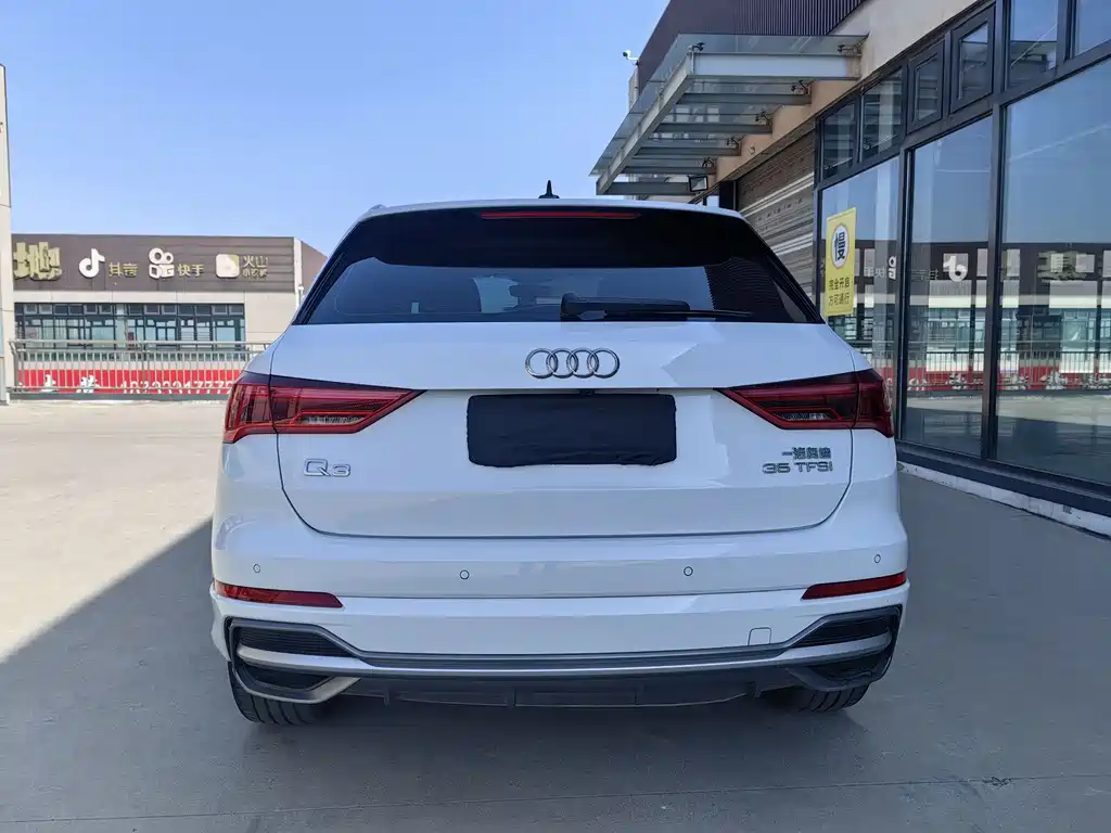 Audi Q3 2023 35 TFSI Fashionable and Dynamic (1.5T) купить на сайте DeffCars