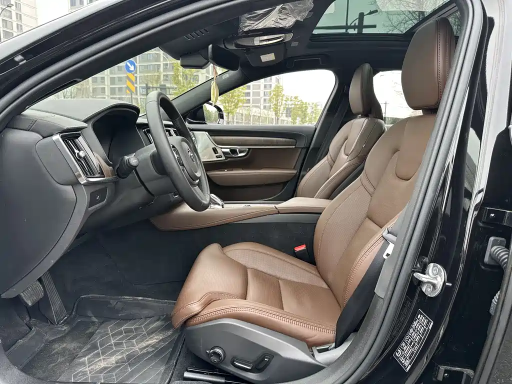 Volvo S90 2025 B5 Zhiya Luxury Edition купить на сайте DeffCars