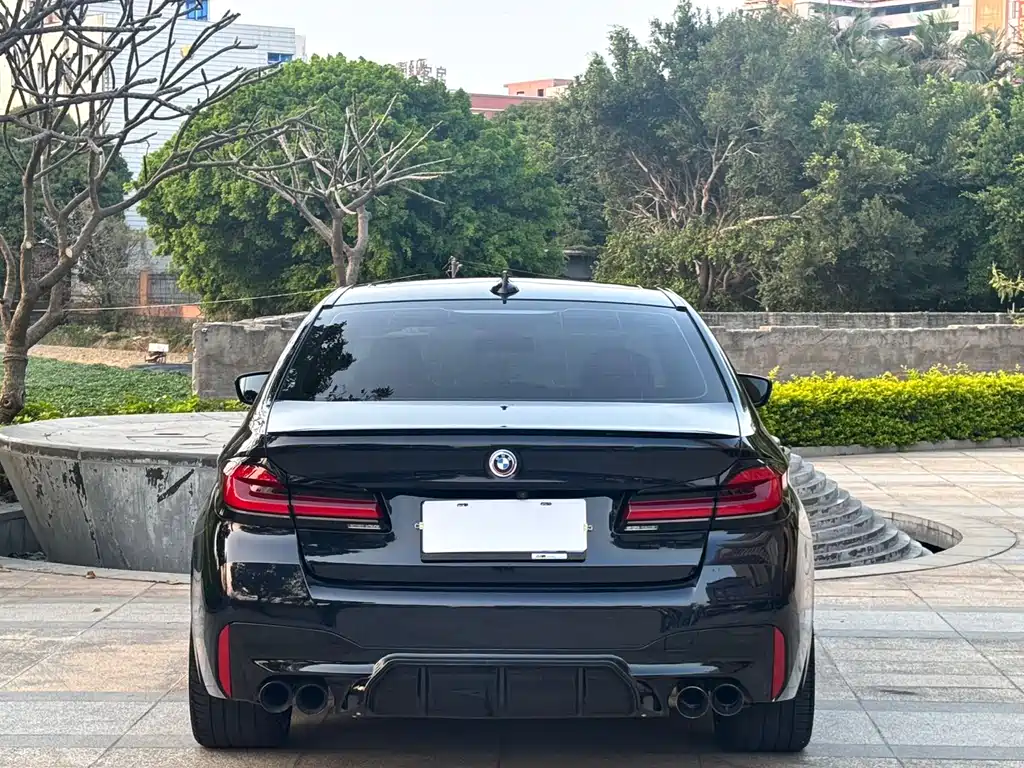 BMW 5 Series 2022 530Li Leading M Sports Package купить на сайте DeffCars