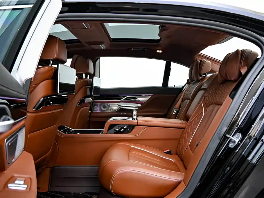 BMW 7 Series 2018 740Li xDrive Exclusive M Sports Package купить на сайте DeffCars
