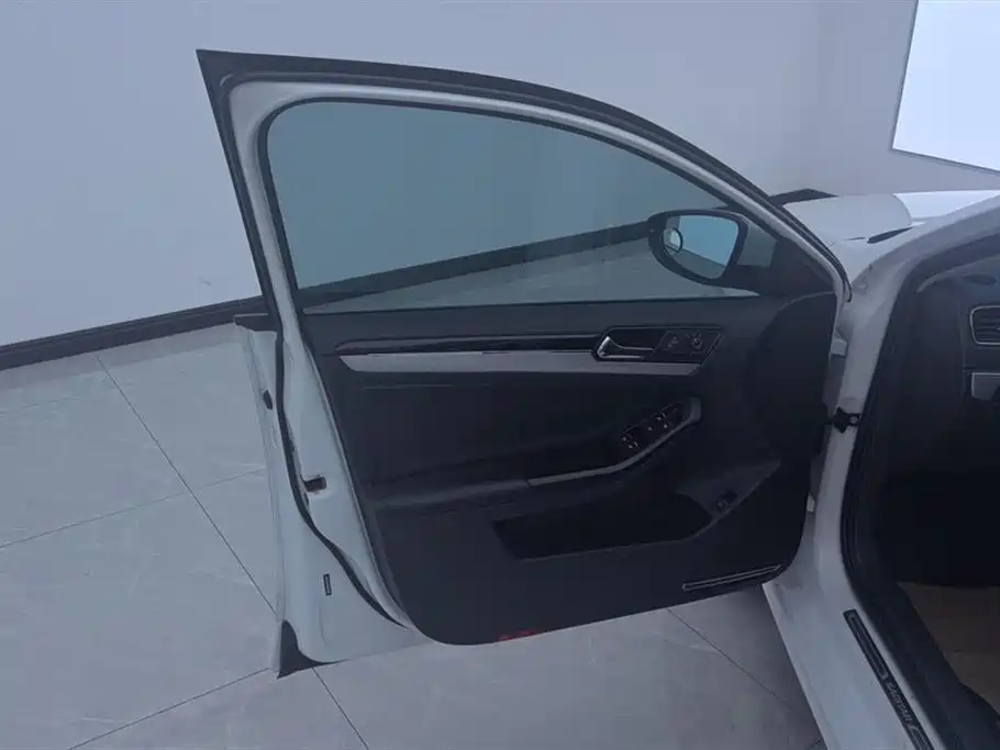 Sagitar 2017 180TSI Automatic Premium Edition купить на сайте DeffCars
