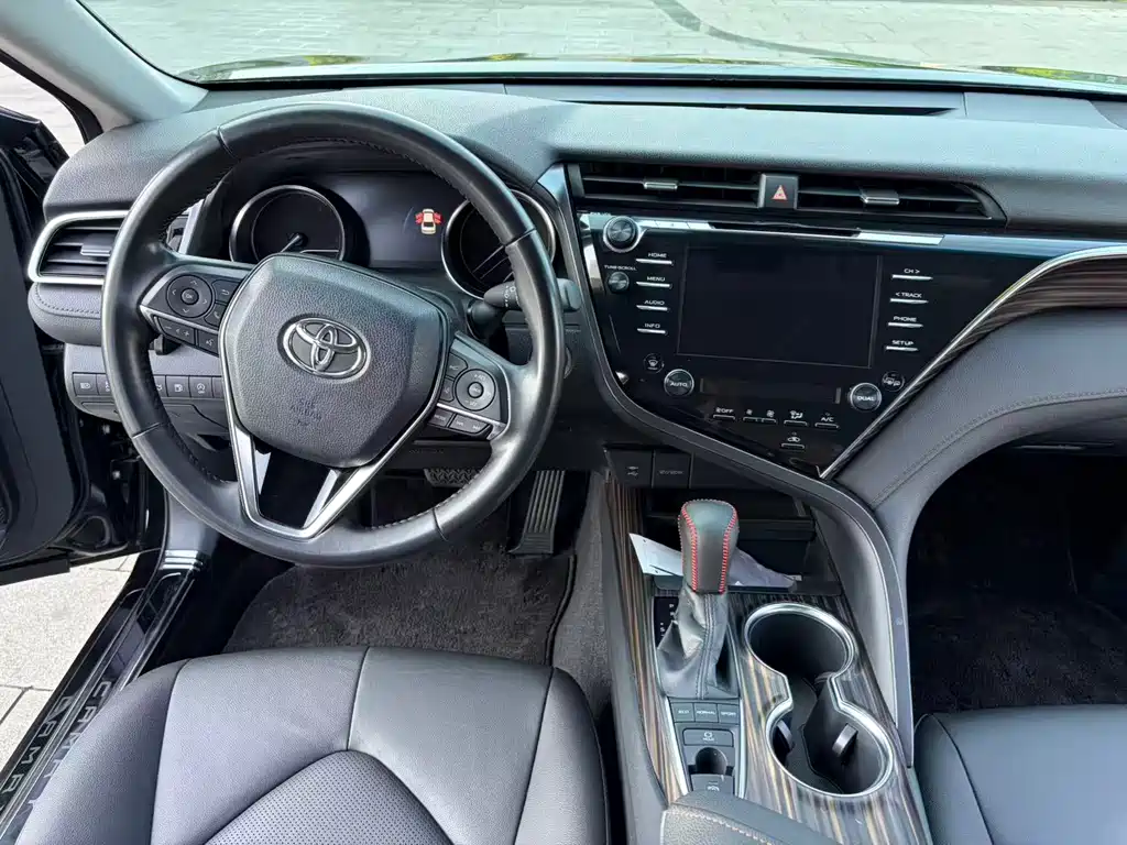 Camry 2018 2.5G Deluxe Edition купить на сайте DeffCars