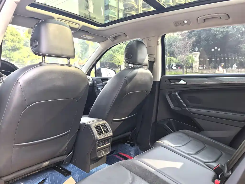Tiguan L 2021 330TSI automatic two-wheel drive R-Line version купить на сайте DeffCars