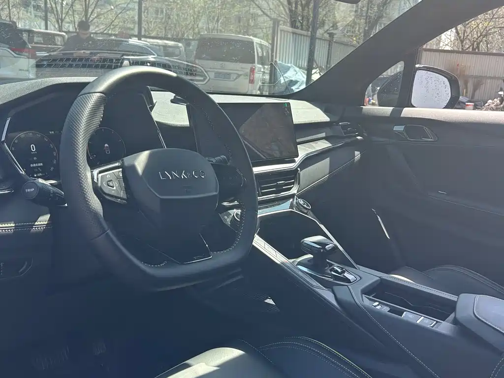 Lynk & Co 06 2023 Remix 1.5T Hero купить на сайте DeffCars