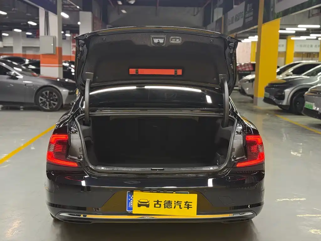 Volvo S90 2022 B5 Zhiyuan Luxury Edition купить на сайте DeffCars