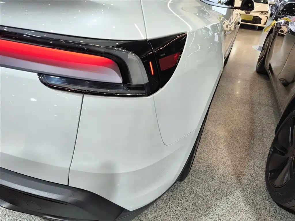 Model Y 2025 rear-wheel drive version купить на сайте DeffCars