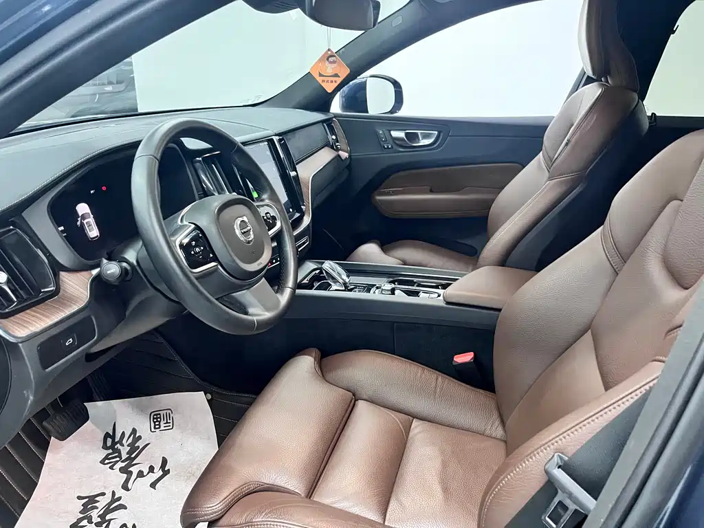 Volvo XC60 2025 B5 four-wheel drive Zhiyuan luxury version купить на сайте DeffCars