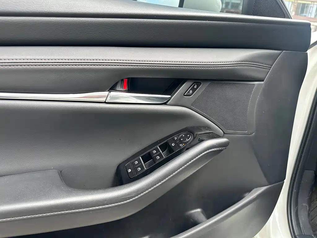 Mazda3 Angkesela 2022 2.0L Automatic Premium Edition купить на сайте DeffCars