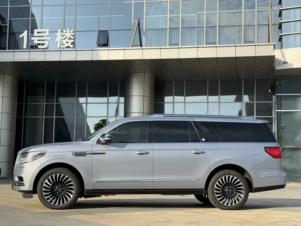 Navigator 2020 3.5T Long Axis Presidential Edition купить на сайте DeffCars