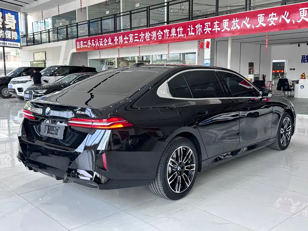 BMW 5 Series 2026 530Li Leading M Sports Package купить на сайте DeffCars