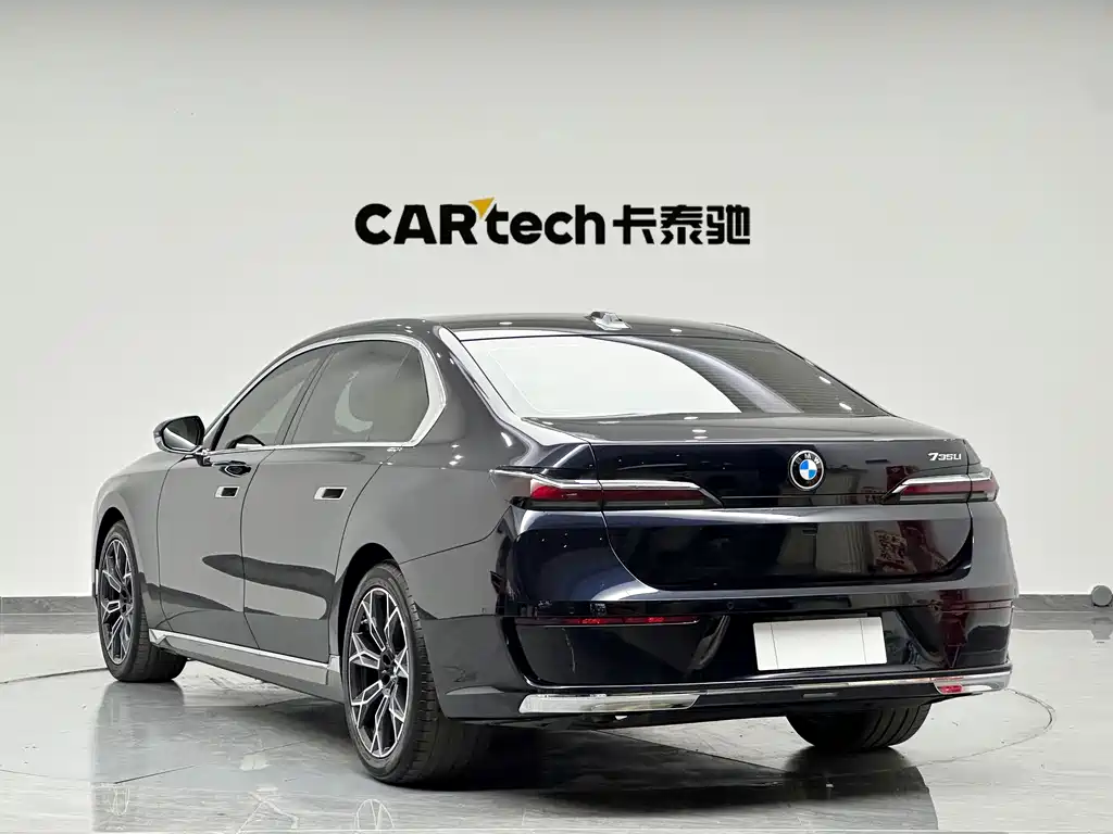 BMW 7 Series 2023 735Li Luxury Package купить на сайте DeffCars