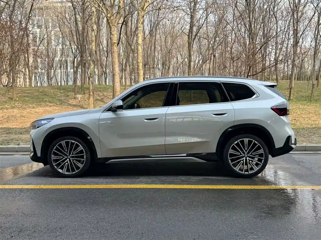 BMW X1 2023 xDrive25Li X Design Package купить на сайте DeffCars