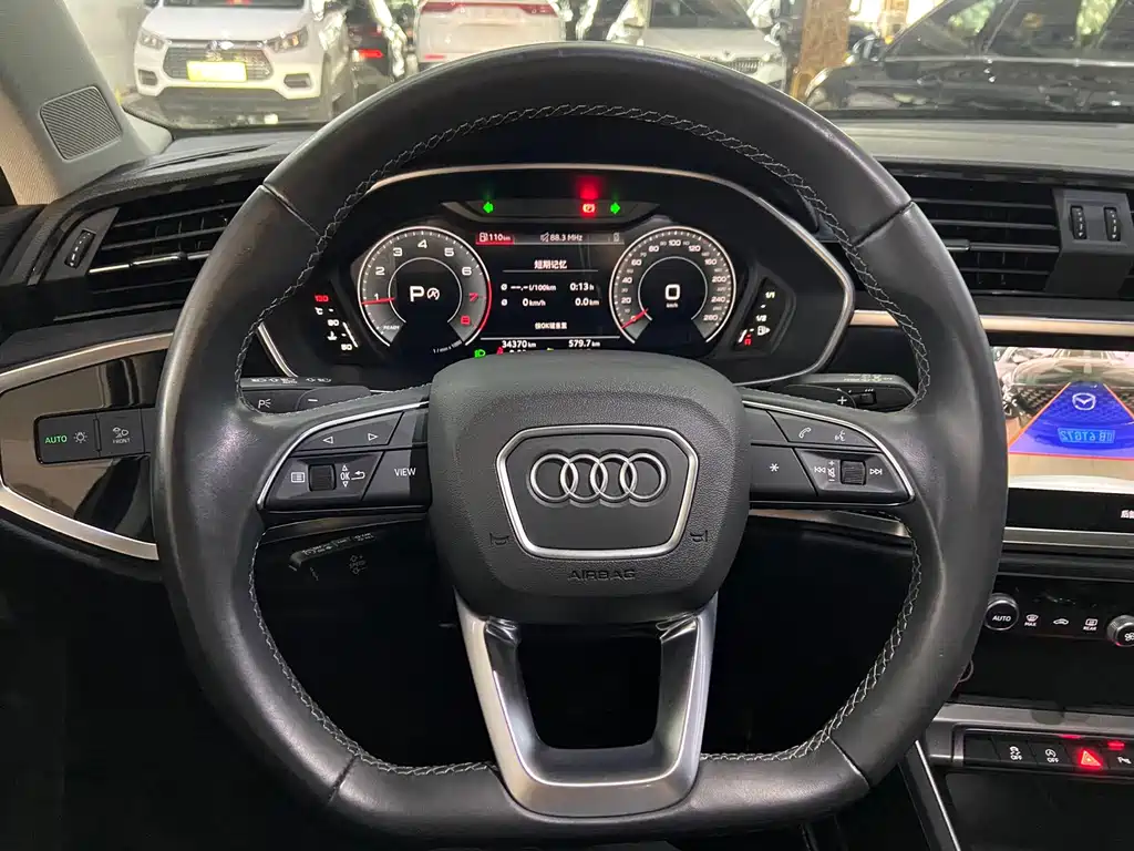 Audi Q3 2022 35 TFSI Fashionable and Dynamic купить на сайте DeffCars
