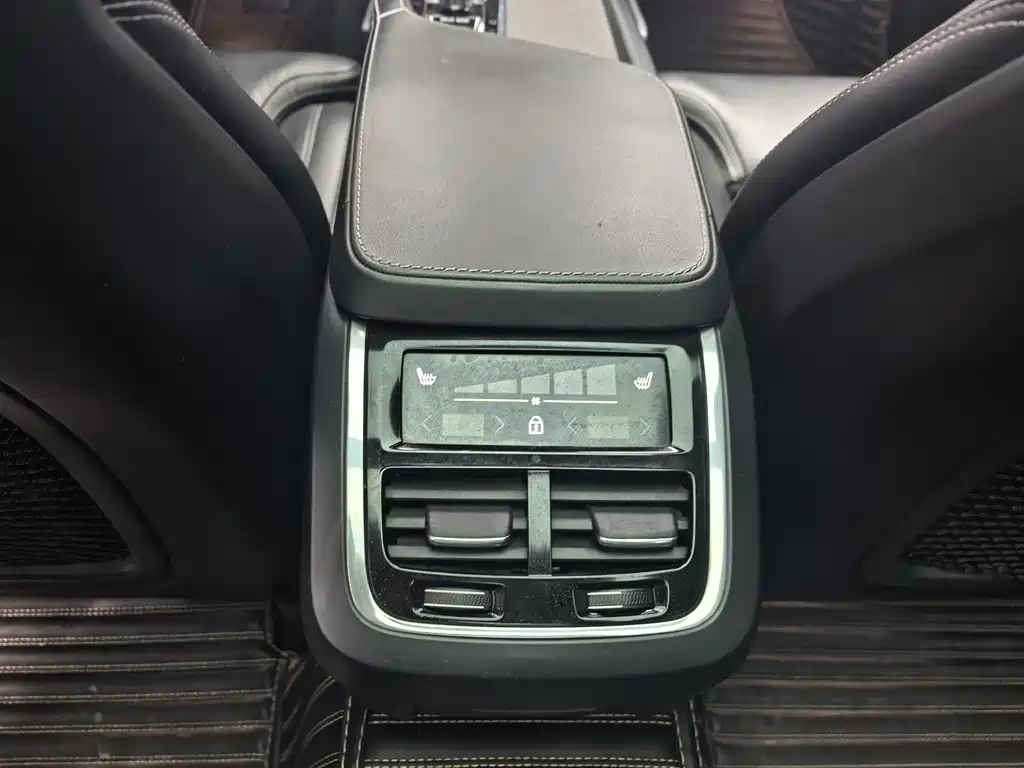 Volvo V90 2019 Cross Country T5 AWD Zhizun Edition National V купить на сайте DeffCars