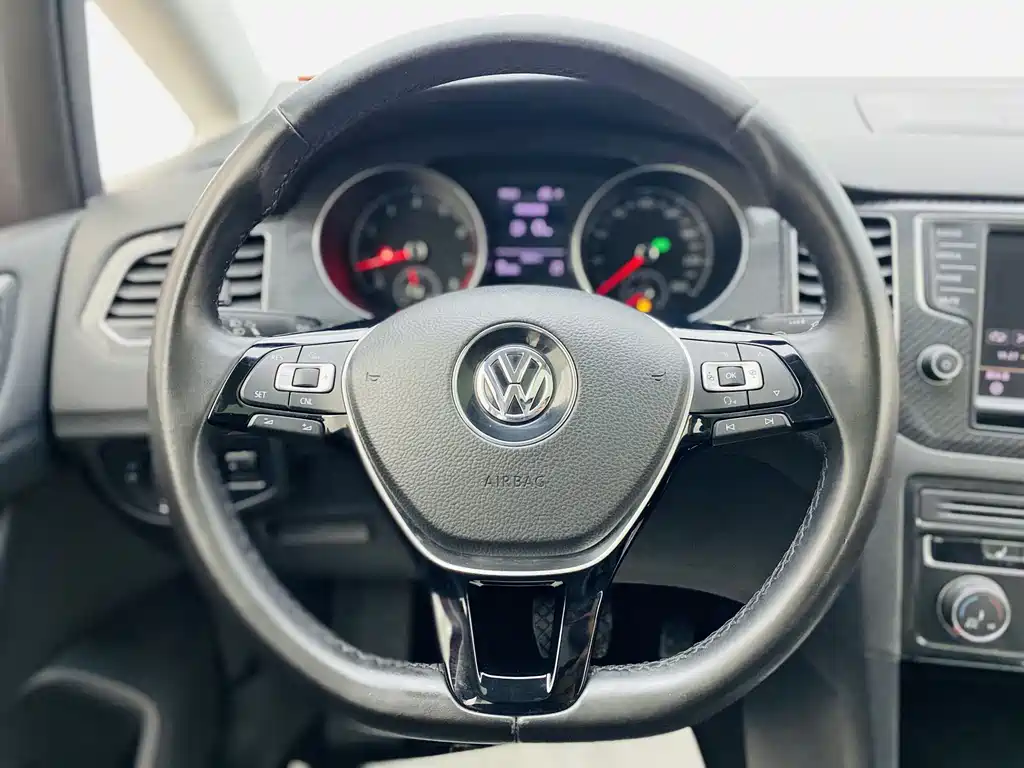 Golf·Jialu 2016 230TSI automatic luxury model купить на сайте DeffCars