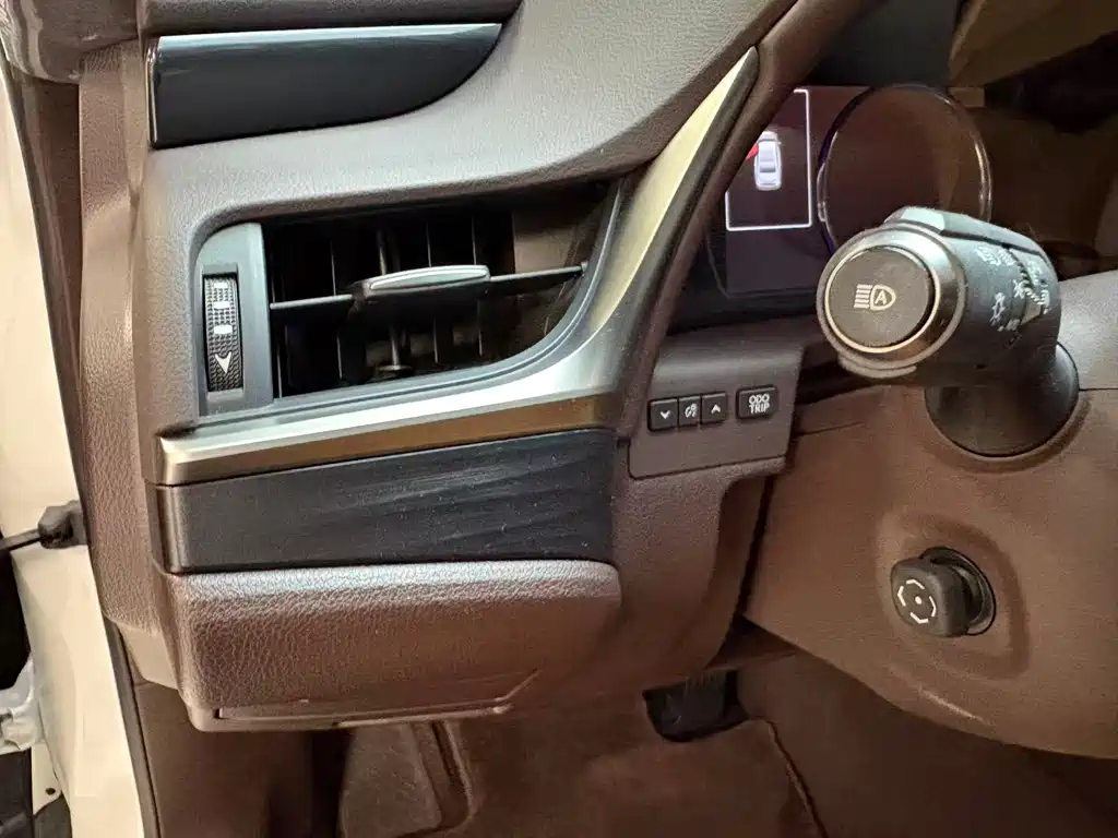 Lexus ES 2020 200 Excellence Edition купить на сайте DeffCars
