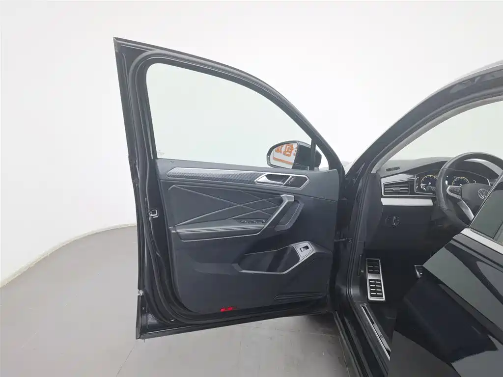 Tiguan L 2024 330TSI automatic two-wheel drive R-Line version купить на сайте DeffCars