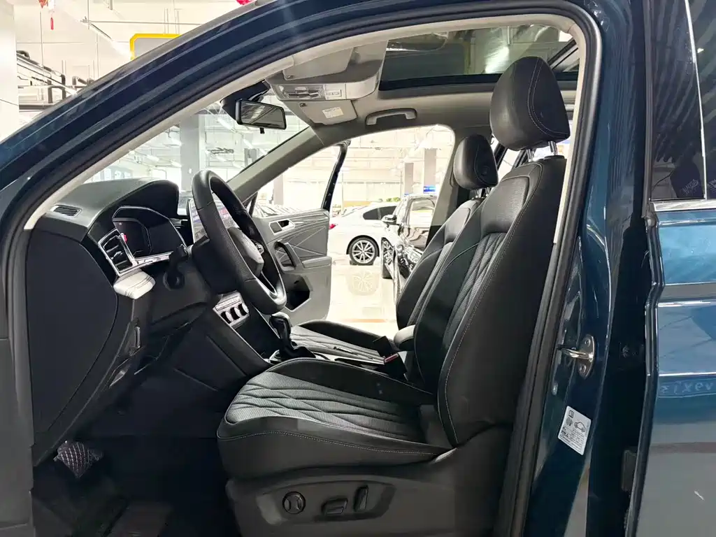 Tiguan L 2023 280TSI automatic two-wheel drive Chaochuang limited edition купить на сайте DeffCars