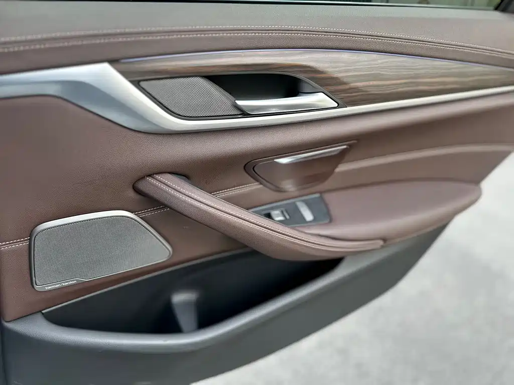 BMW 5 Series 2022 facelift 2 530Li leading model luxury package купить на сайте DeffCars