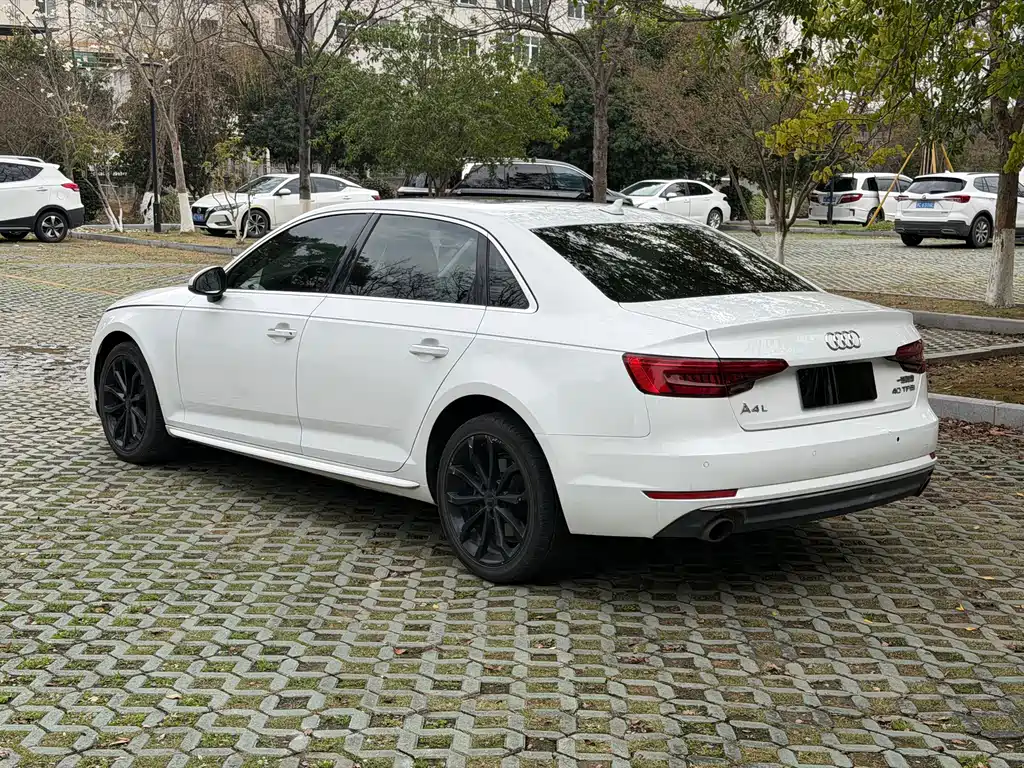 Audi A4L 2017 40 TFSI Fashion Type купить на сайте DeffCars