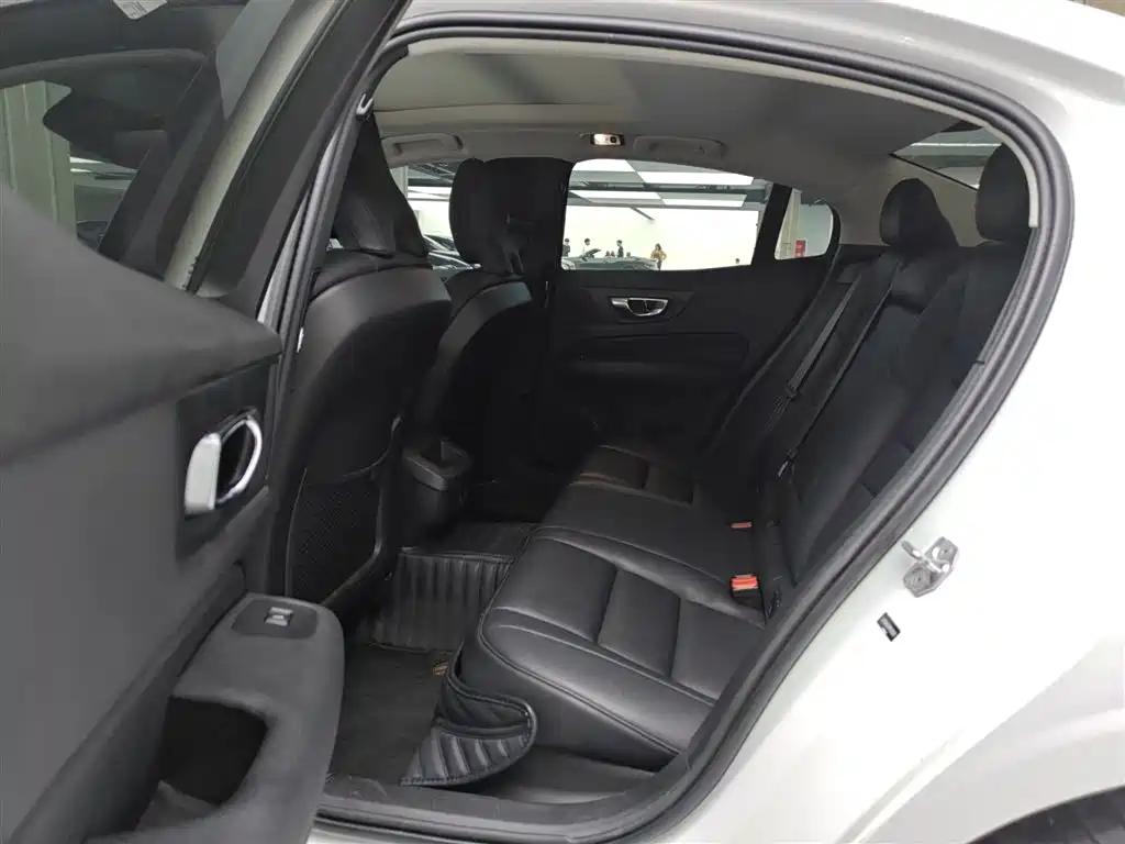 Volvo S60 2020 T4 Zhiyuan Luxury Edition купить на сайте DeffCars