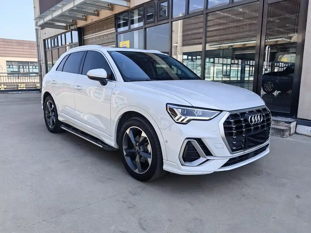 Audi Q3 2023 35 TFSI Fashionable and Dynamic (1.5T) купить на сайте DeffCars