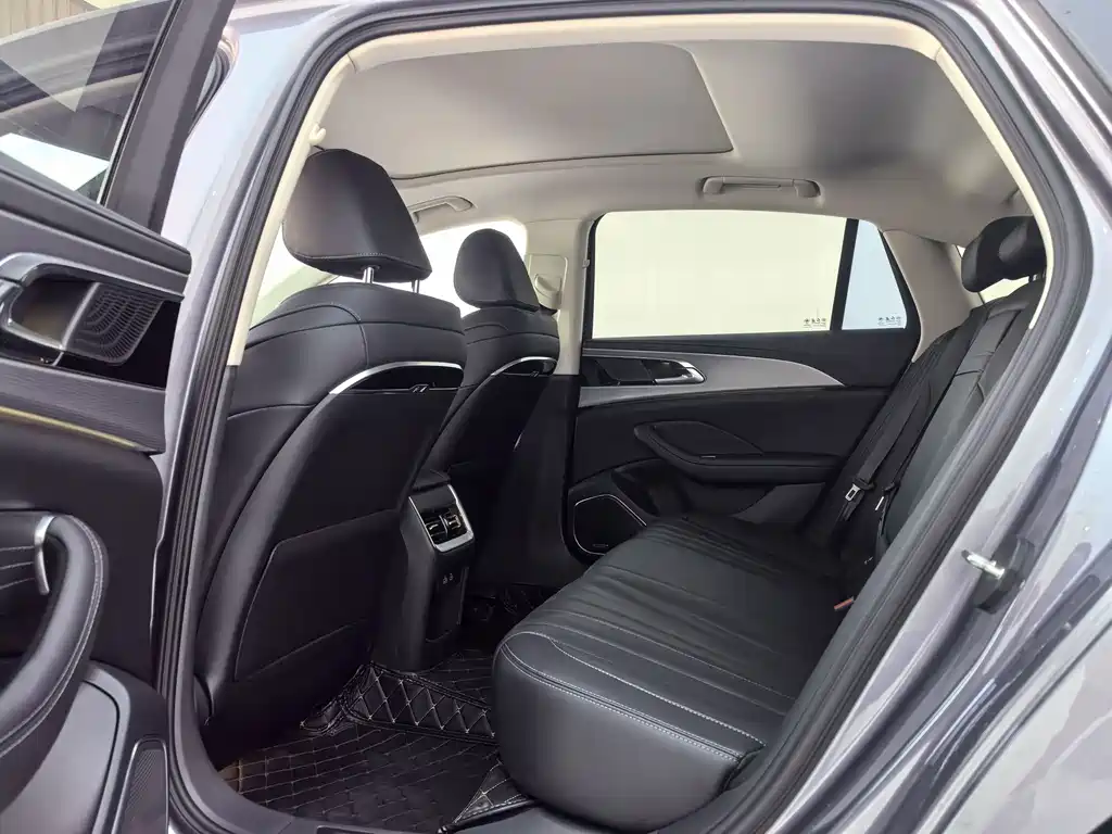 Hongqi H5 2023 2.0T Automatic Zhilianqichang Edition купить на сайте DeffCars