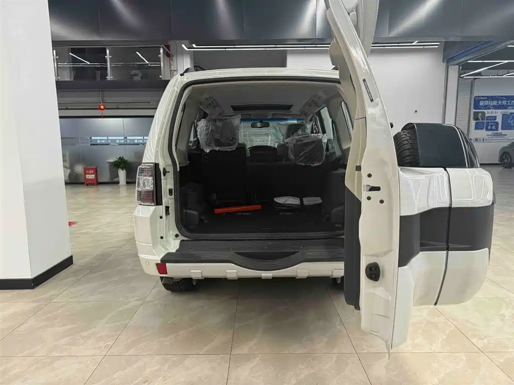 Pajero imported 2020 3.0L automatic standard version купить на сайте DeffCars