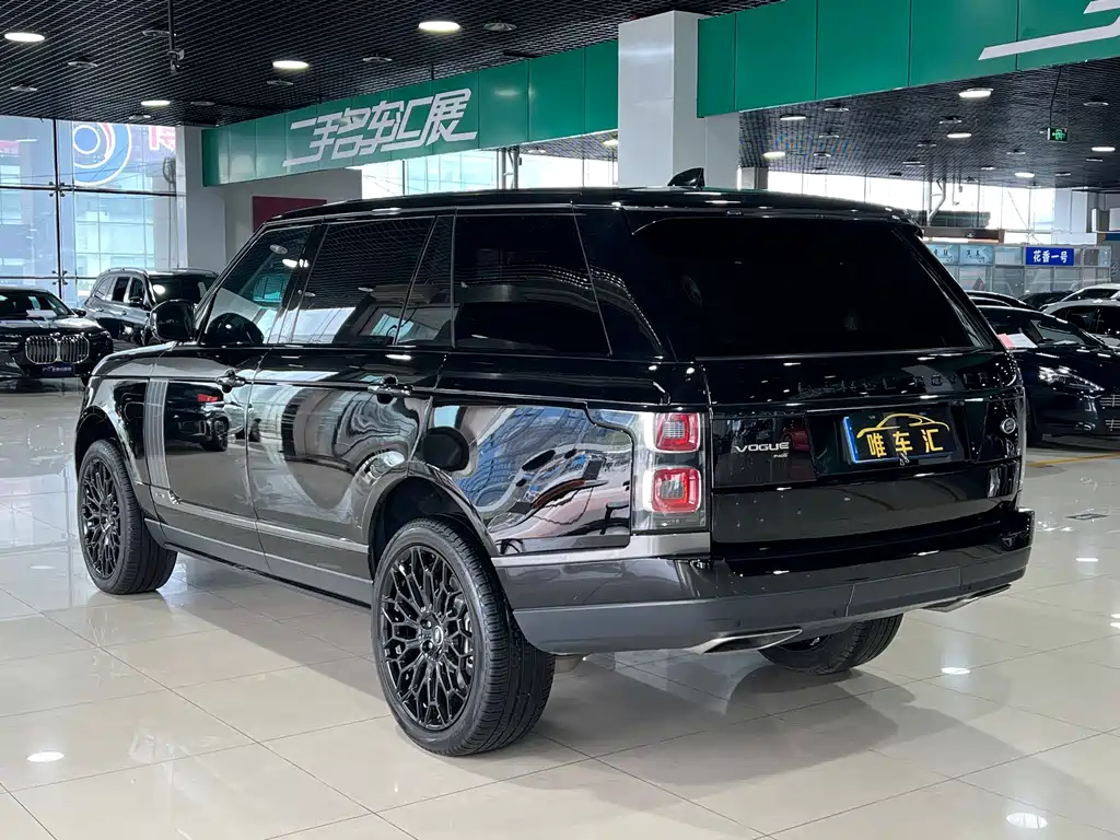 Range Rover 2022 3.0 L6 400PS Legendary Extended Classic Edition купить на сайте DeffCars
