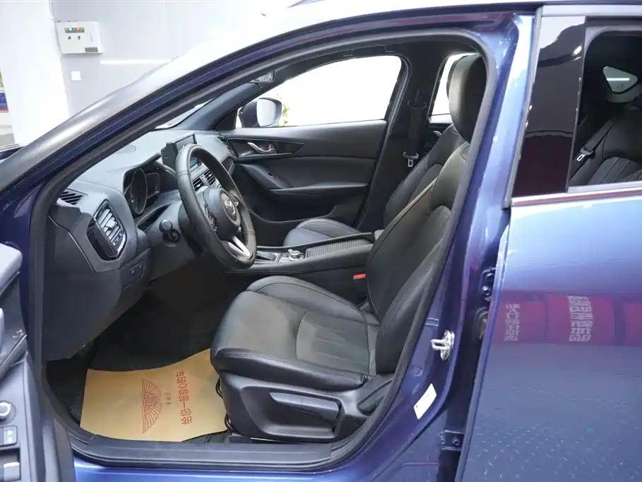 Mazda CX-4 2020 2.0L automatic two-wheel drive Blue Sky Vibrant Edition купить на сайте DeffCars